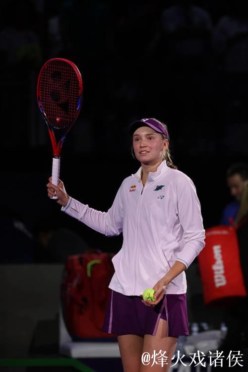 WTA年终总决赛：莱巴金娜两连胜 提前晋级半决赛