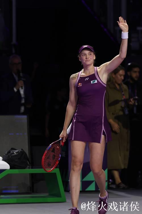 WTA年终总决赛：莱巴金娜两连胜 提前晋级半决赛